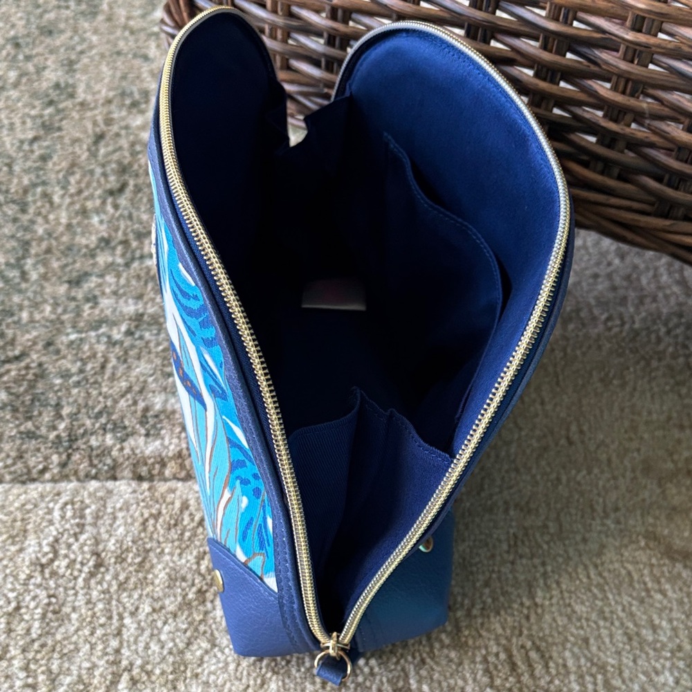 NWT Lilly Pulitzer Blue and White Pouch - Picture 10 of 12